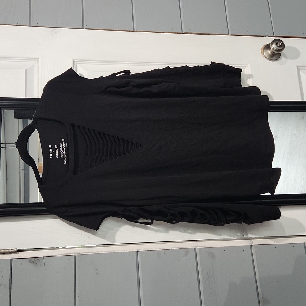 Torrid Classic Fit Shredded Long Sleeve Tee, Top Black Size 0